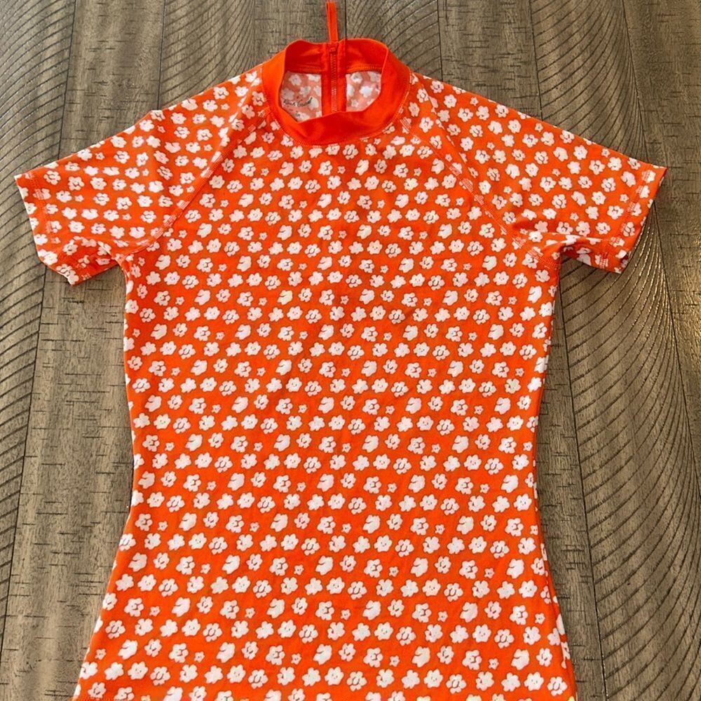 ๐๐ปโโ๏ธ J Crew UK ๐ฌ๐ง Poppy Print Rashguard ๐๏ธ waves or beachโ๐๏ธ ๐Back Zip